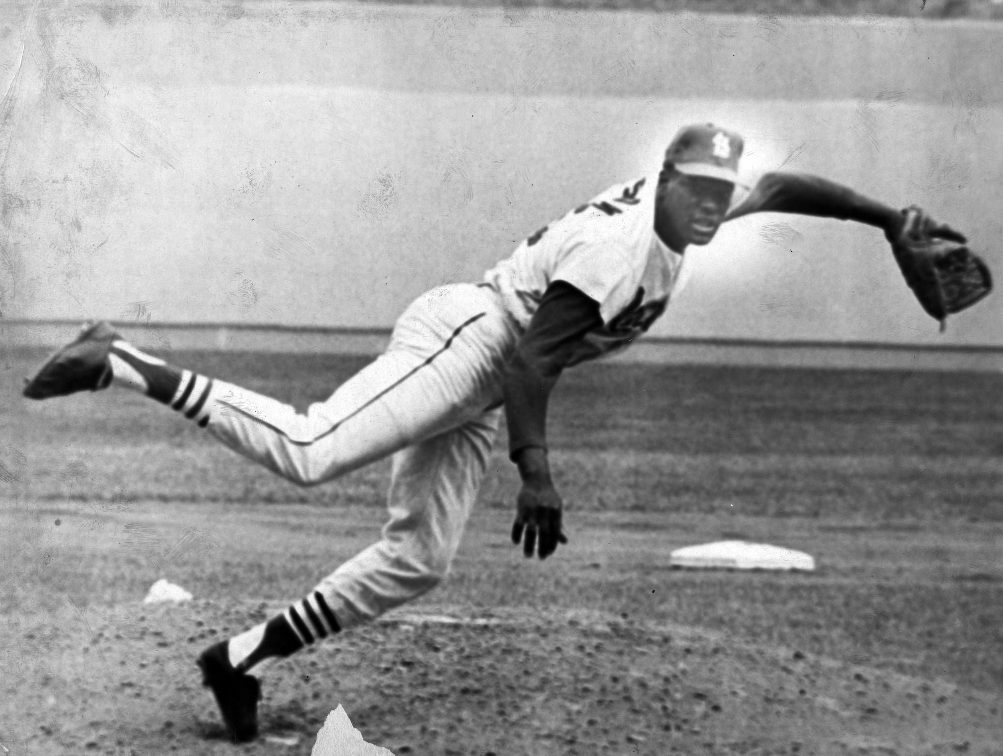 Gibson completes fantastic 1968 season with NL MVP honors Baseball